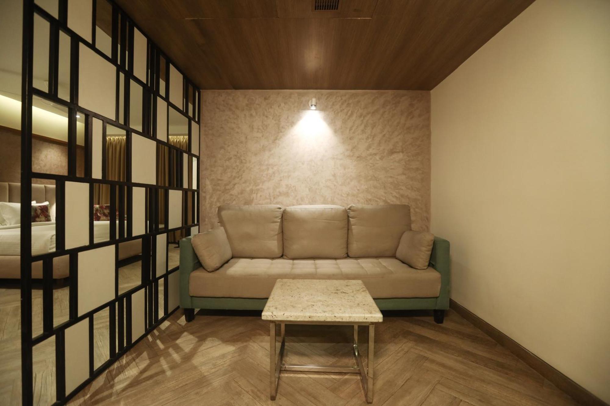 Mango Hill Central Chennai Exteriör bild